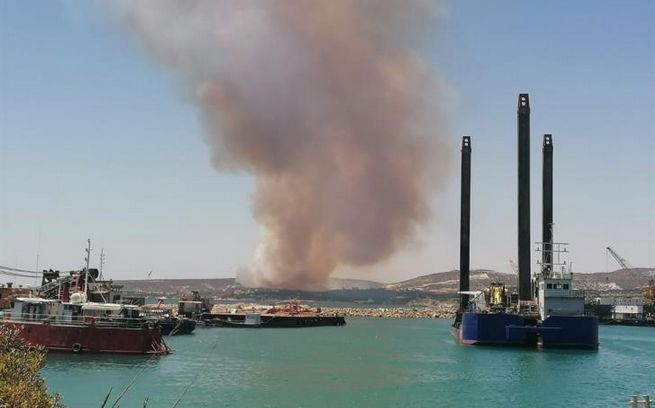 Φωτιά στην Κύπρο: Εκκενώθηκαν σπίτια στην Ακτή του Κυβερνήτη – Τρία πύρινα μέτωπα