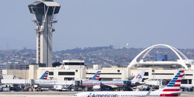 Λος Άντζελες: Το περίεργο “ιπτάμενο αντικείμενο” ήταν τελικά άνδρας που πετούσε με jetpack