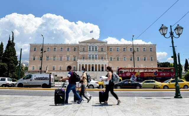 Σενάρια για νέο lockdown μετά το Δεκαπενταύγουστο – Διαψεύδουν από την κυβέρνηση