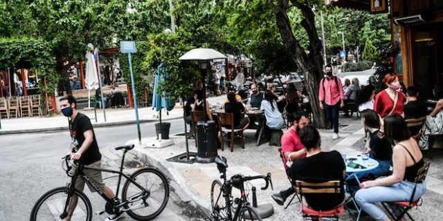 Κορονοϊός: Το τέταρτο κύμα είναι εδώ – Τα λάθη που οδήγησαν στην έξαρση