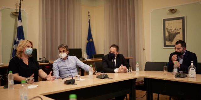 Μητσοτάκης: Πάμε πορτα πορτα για τον εμβολιασμό