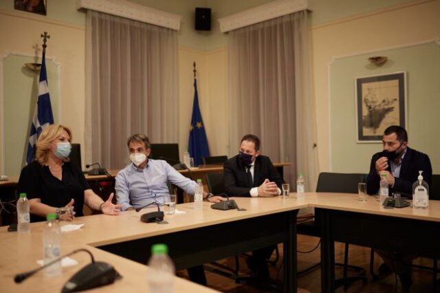 Μητσοτάκης: Πάμε πορτα πορτα για τον εμβολιασμό