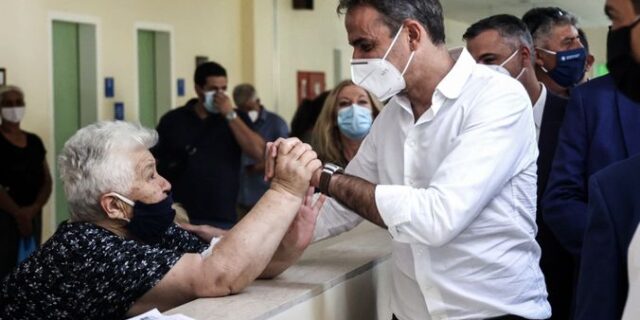 Κάλεσμα εμβολιασμού έκανε από το Ηράκλειο ο Κυριάκος Μητσοτάκης