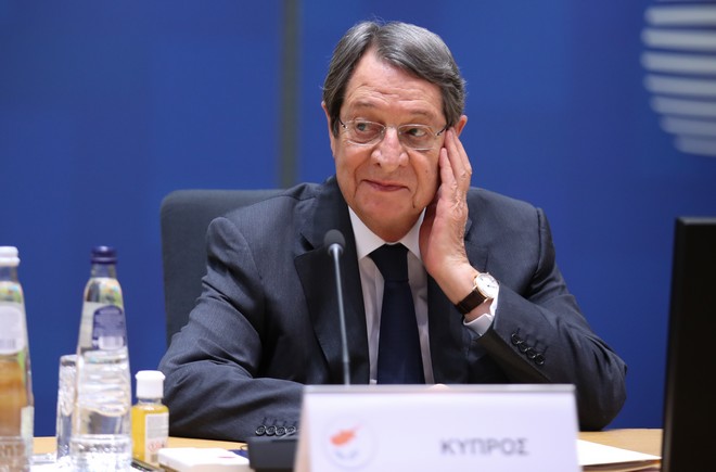 Κύπρος: “Παρεξήγηση” με τα βραχιολάκια για ανεμβολίαστους – Διαψεύδει η κυβέρνηση