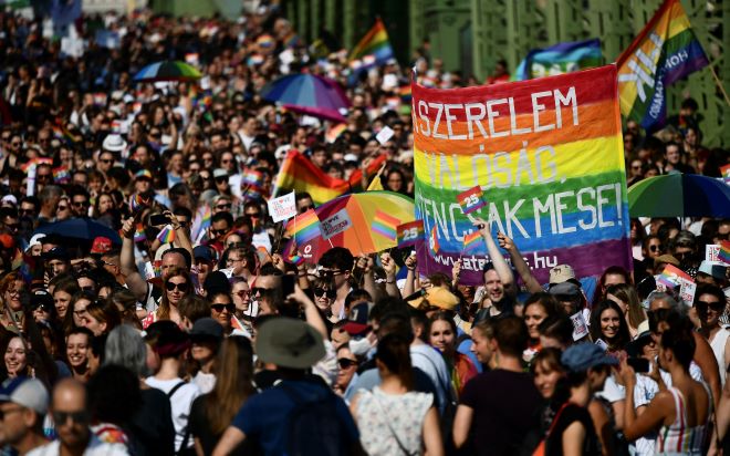 Ουγγαρία: Χιλιάδες άνθρωποι συμμετείχαν στο Pride της Βουδαπέστης