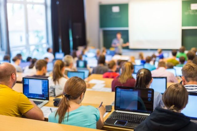 Πανεπιστήμιο Πάτρας: Τα προσωπικά δεδομένα και τα δικαιώματα των φοιτητών πήγαν περίπατο στην τηλεκπαίδευση