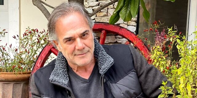 Παύλος Ευαγγελόπουλος: Με κορμί 20άρη και κοιλιακούς στην παραλία