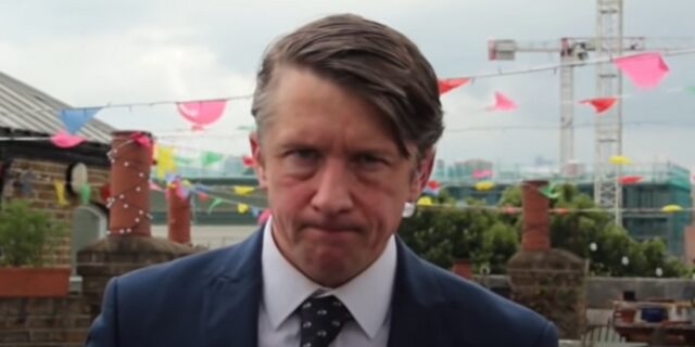 Jonathan Pie: Ένας Άγγλος τσάκισε τον ρατσισμό μέσα σε τέσσερα λεπτά που πρέπει να δεις