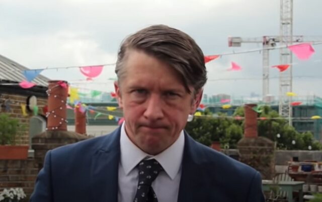 Jonathan Pie: Ένας Άγγλος τσάκισε τον ρατσισμό μέσα σε τέσσερα λεπτά που πρέπει να δεις