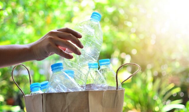 Περιβαλλοντικό τέλος και για τα πλαστικά μπουκάλια
