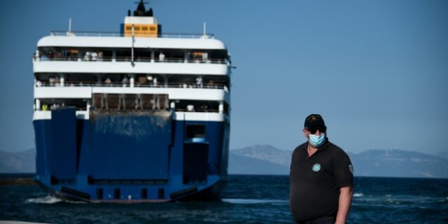 Συναγερμός στη Ραφήνα: Δεκάδες ύποπτα κρούσματα σε πλοίο από Ίο