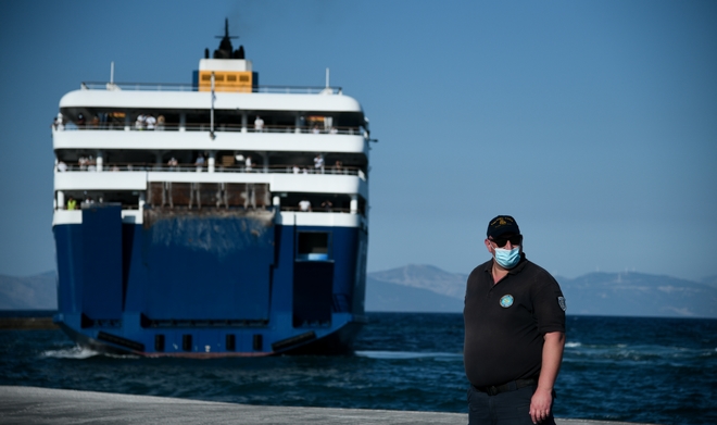 Συναγερμός στη Ραφήνα: Δεκάδες ύποπτα κρούσματα σε πλοίο από Ίο