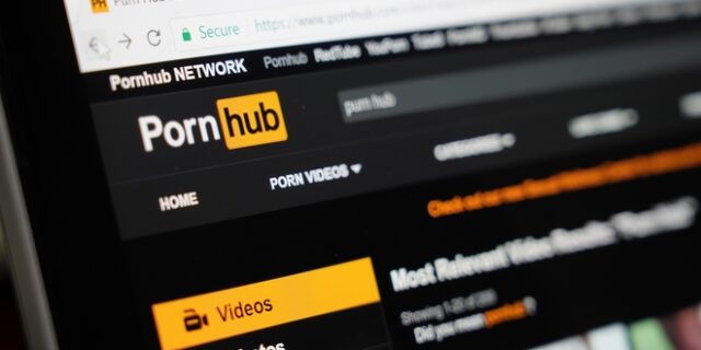 Το Μουσείο του Λούβρου μηνύει το Pornhub