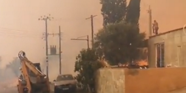 Κύπρος: Εκτός ελέγχου η φωτιά στα ορεινά Λάρνακας και Λεμεσού – Εκκενώνονται άλλα επτά χωριά