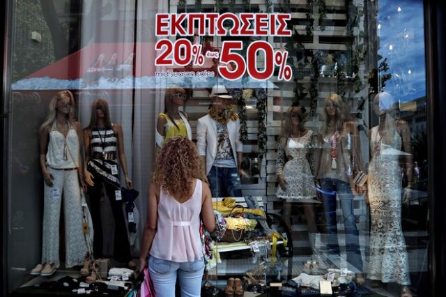 Πρεμιέρα επίσημων εκπτώσεων σε μια αγορά μόνιμων προσφορών