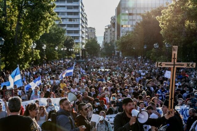 Η  ΝΔ χάιδευε “ταυτοτητομάχους” και “μακεδονομάχους”, τώρα της βγαίνουν οι “εμβολιομάχοι”…