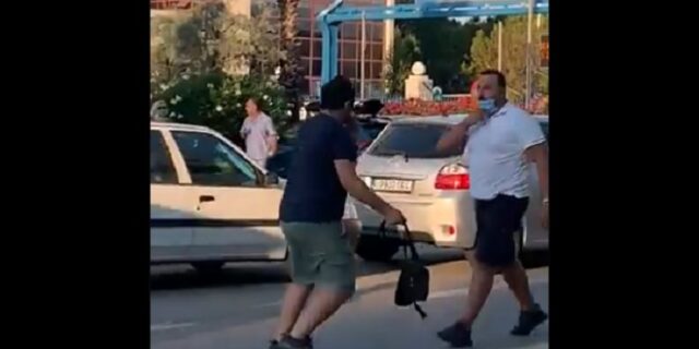 Καμεραμάν του ΣΚΑΪ κυνηγάει και δέρνει επιβάτη στον Πειραιά