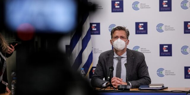 Εμβόλιο ή χρεοκοπία για τον πολίτη που δεν πείσαμε