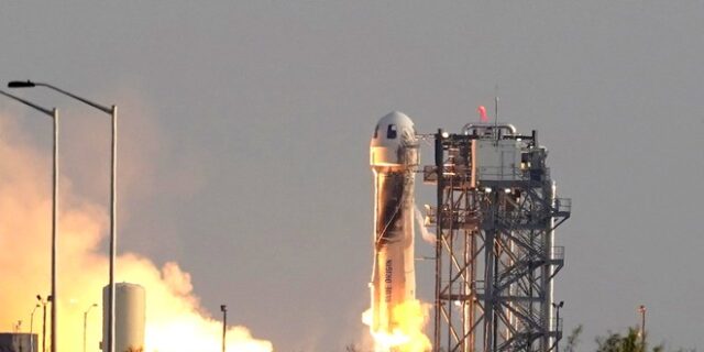 Ο Τζεφ Μπέζος και τα 11 λεπτά στο διάστημα – Δείτε βίντεο από την εκτόξευση