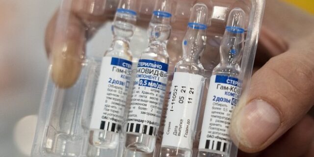 Γιατί οι Ρώσοι συστήνουν αποχή από το σεξ μετά τον εμβολιασμό