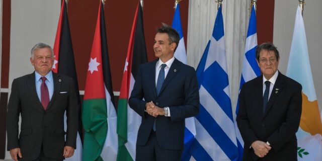 Μητσοτάκης στην τριμερή Σύνοδο: Προώθηση ειρήνης, σταθερότητας κι ευημερίας