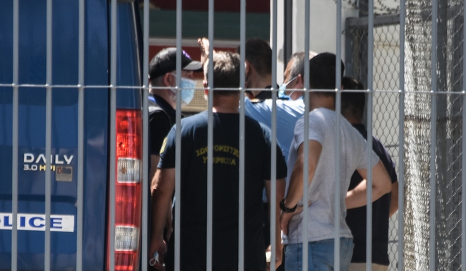Ο Πέτρος Φιλιππίδης οδηγήθηκε στις φυλακές Τρίπολης – Τον θερμομέτρησαν στην είσοδο