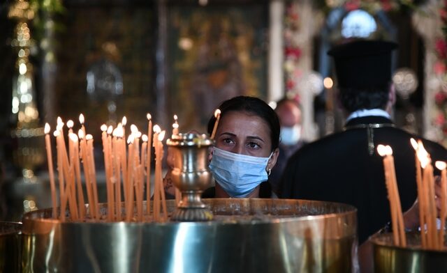 Υποχρεωτικός εμβολιασμός και για τους ιερείς