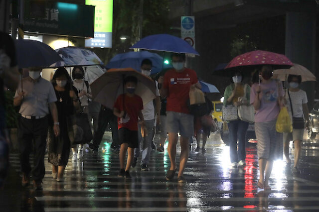 Κίνα: Ο τυφώνας Ιν-φα πλήττει με σφοδρές βροχοπτώσεις τις ανατολικές ακτές