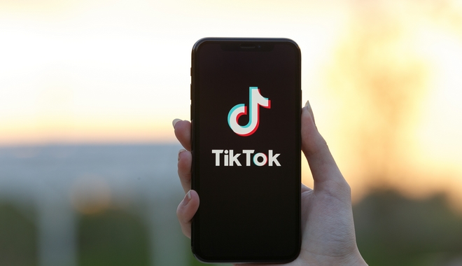 TikTok: Ο αλγόριθμος της πλατφόρμας ενισχύει την παραπληροφόρηση για τον κορονοϊό