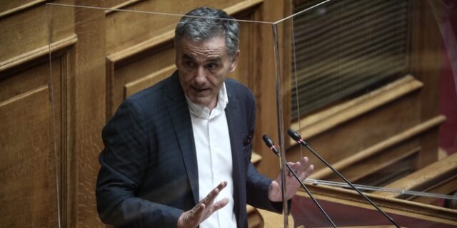Τσακαλώτος σε Κεραμέως: Είστε η χειρότερη υπουργός Παιδείας στα 200 χρόνια του Ελληνισμού