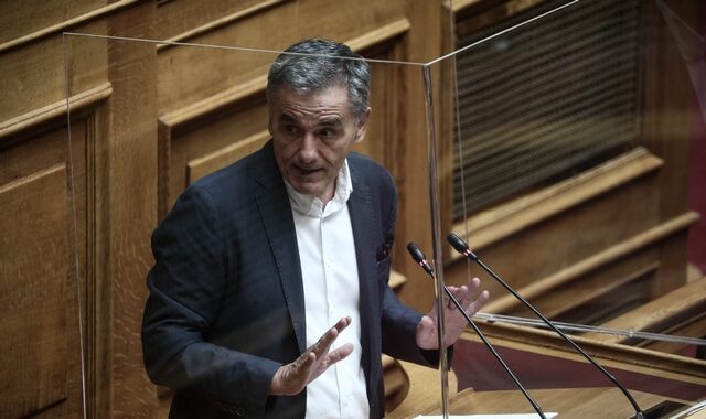 Τσακαλώτος σε Κεραμέως: Είστε η χειρότερη υπουργός Παιδείας στα 200 χρόνια του Ελληνισμού