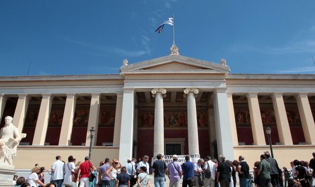 Σύνοδος Πρυτάνεων: Ανησυχία για την ελάχιστη βάση εισαγωγής, στήριξη στους εμβολιασμούς