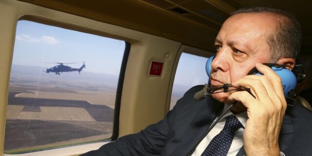 Αναγκαστική προσγείωση ελικοπτέρου που μετέφερε τον Ερντογάν