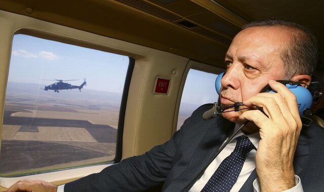 Αναγκαστική προσγείωση ελικοπτέρου που μετέφερε τον Ερντογάν