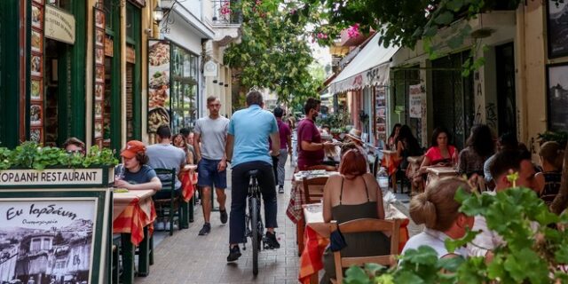 Νέα μέτρα: Ανατροπές φέρνει η εκτόξευση των κρουσμάτων – Τρομάζουν οι εκτιμήσεις των ειδικών