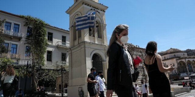 Εμβολιασμένοι και ανεμβολίαστοι μαζί στις εκκλησίες; Καμία απάντηση από την κυβέρνηση