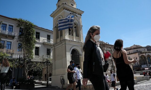 Εμβολιασμένοι και ανεμβολίαστοι μαζί στις εκκλησίες; Καμία απάντηση από την κυβέρνηση