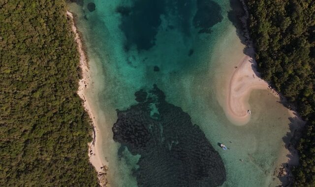 Η ομορφότερη αμμόγλωσσα της Ελλάδας βρίσκεται καλά κρυμμένη στην Ήπειρο