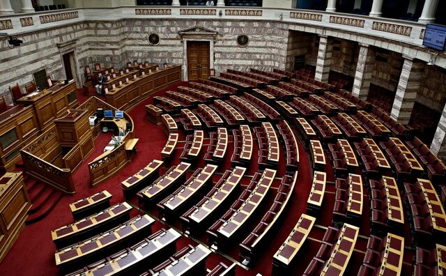 Βουλή: Υπερψηφίστηκε το νομοσχέδιο για την ασφαλιστική μεταρρύθμιση για τη νέα γενιά