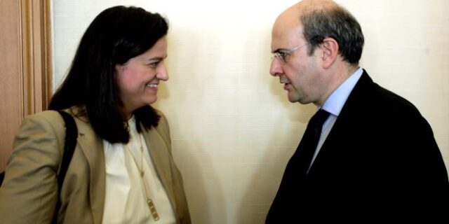 Κυβέρνηση είστε, όχι “κοινωνικό ρεύμα”
