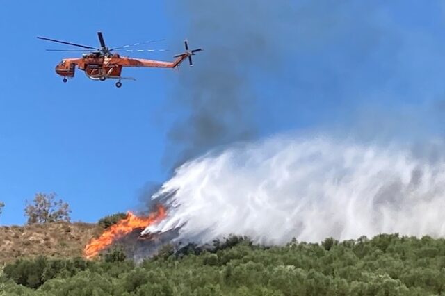 Ζάκυνθος: Σε ύφεση η φωτιά στις Νερατζούλες