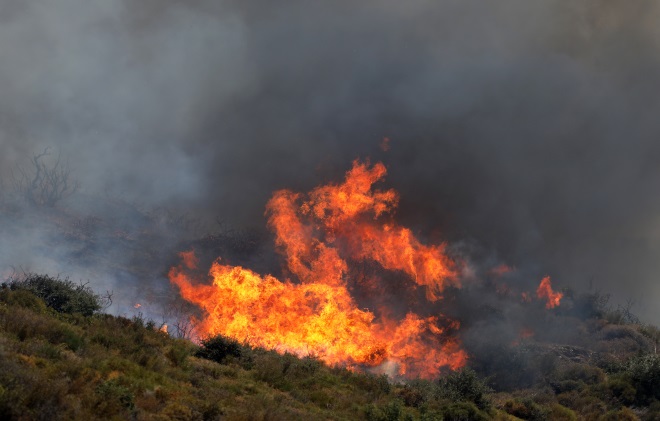 Υπό μερικό έλεγχο η φωτιά στο Μαρκόπουλο Μεσογαίας