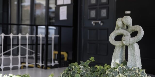 Υποχρεωτικός εμβολιασμός: Λήγει σήμερα η προθεσμία για το προσωπικό σε γηροκομεία και μονάδες φροντίδας ηλικιωμένων