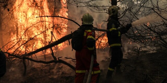 Βόρεια Εύβοια: Αναζωπυρώθηκε το μέτωπο στο Ασμήνιο κοντά στο Πευκί