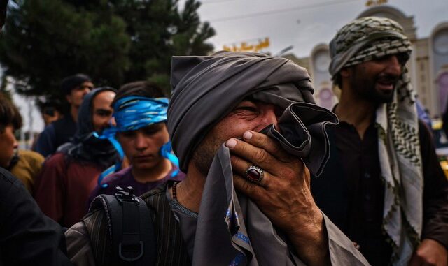 Αφγανιστάν: Οι Ταλιμπάν κρατούν “ομήρους” τους επιβάτες στα αεροδρόμια