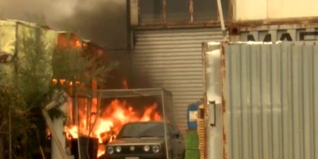 Αφίδνες: Απανωτές εκρήξεις – Φωτιά σε εργοστάσιο