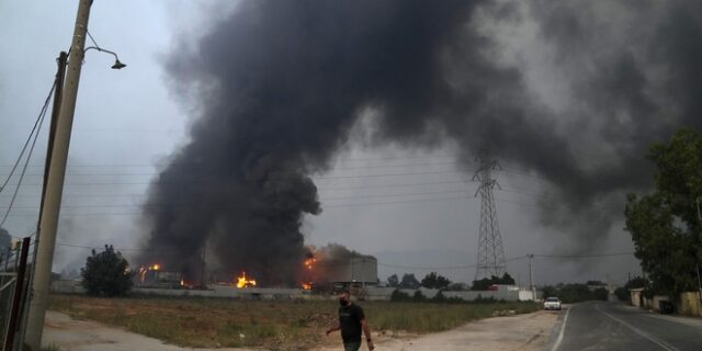 Εντολές εκκένωσης σε Θεολόγο, Αγιο Στέφανο και Λίμνη Μαραθώνα