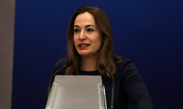 Αγαθοπούλου: Θα φιλοξενήσει η Ελλάδα γυναίκες και παιδιά από το Αφγανιστάν;