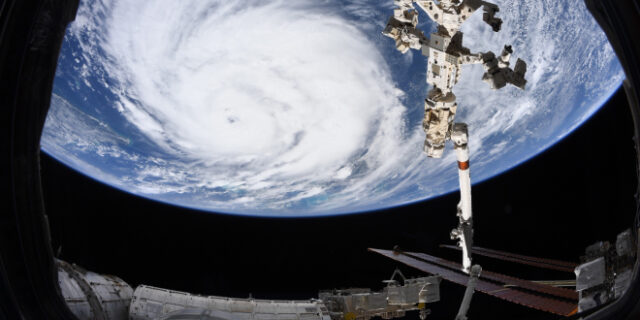 Ο τυφώνας Άιντα σαρώνει τις ΗΠΑ – Συγκλονιστικές εικόνες από το Διάστημα