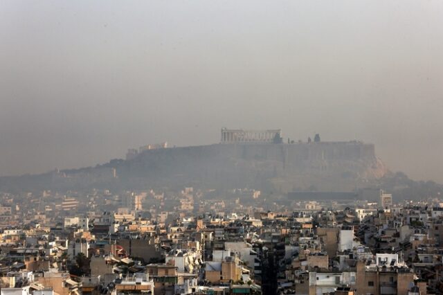 Φωτιά στη Βαρυμπόμπη: Αποπνικτική η ατμόσφαιρα στην Αττική